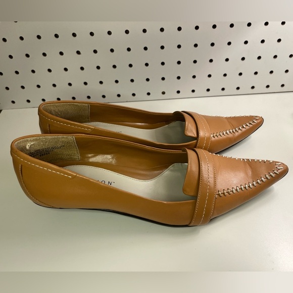 Kenneth Cole Reaction Tan Leather Kitten Heels Y2K White Contrast Stitching 7.5 - Picture 3 of 16